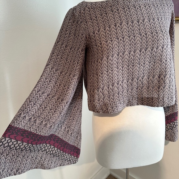 Free People Patterned Crop Top with Bell Sleeves Sz XS - Picture 2 of 5